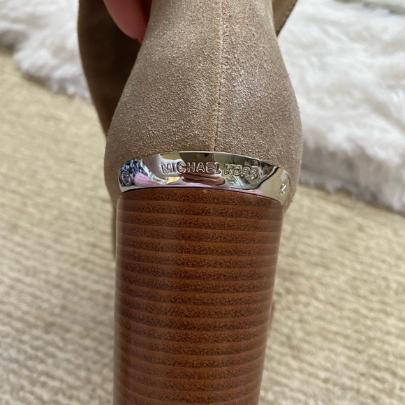 ❤️🔥HP🔥Michael Kors Suede Boots❤️ - Picture 5 of 9